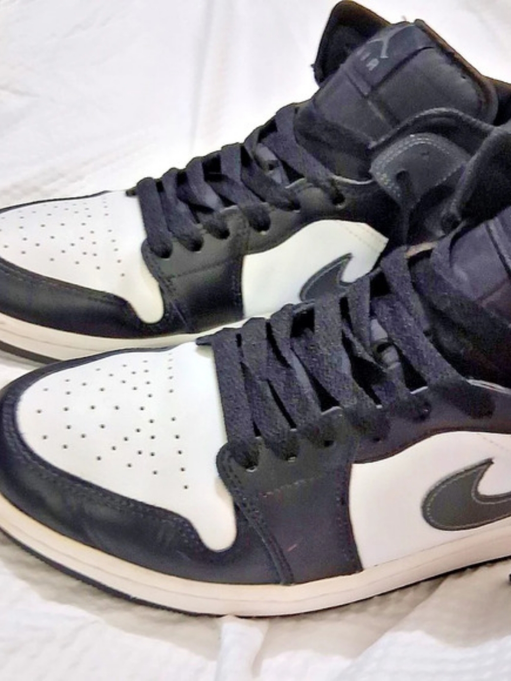 Nike Air Jordan 1 Mid High-Top Sneakers Black & White US 10.5
